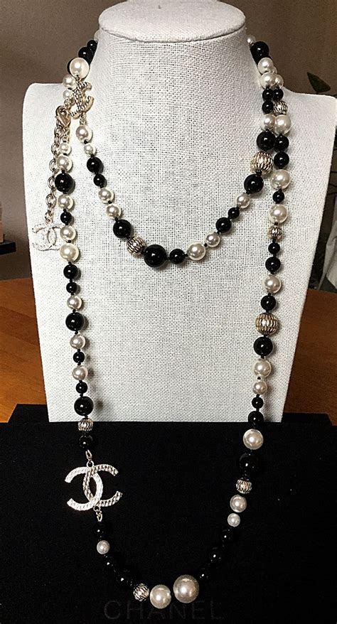 coco chanel black and white pendanr|Necklaces .